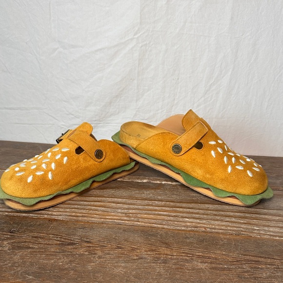 BurgerStock Yellow Suede Burger Bun Clogs with Leaf Design - Picture 3 of 5